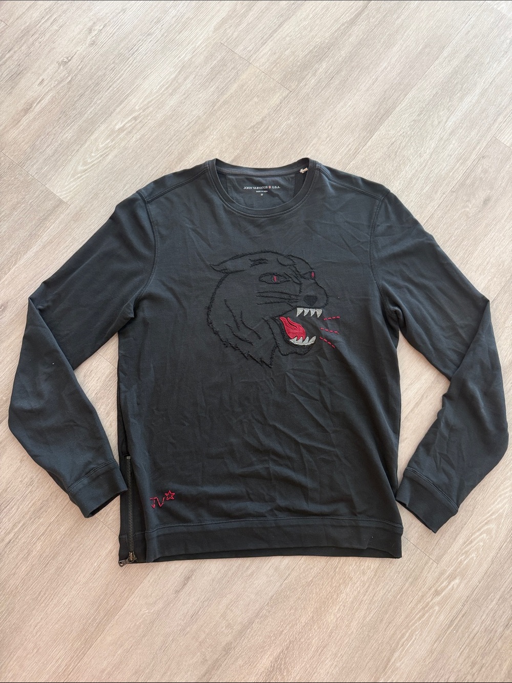 John Varvatos Tiger-embroidered Long-sleeve Graphic Tee In Black Medium